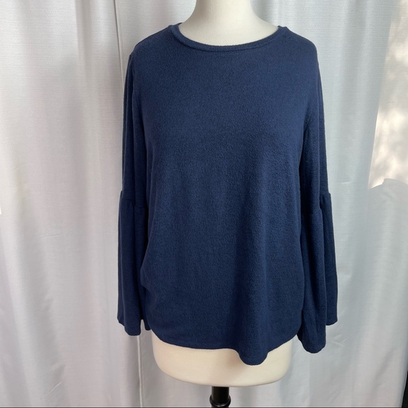 Gibson Navy Bell Sleeve Cozy Fleece Pullover - Picture 3 of 11